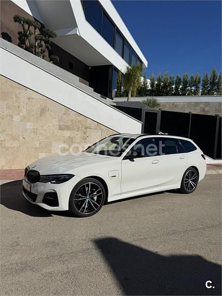 Blanco Usado 2022 BMW 330e Comfort Edition Familiar | 37.500 € (Un poco caro) - Imagen 1/4