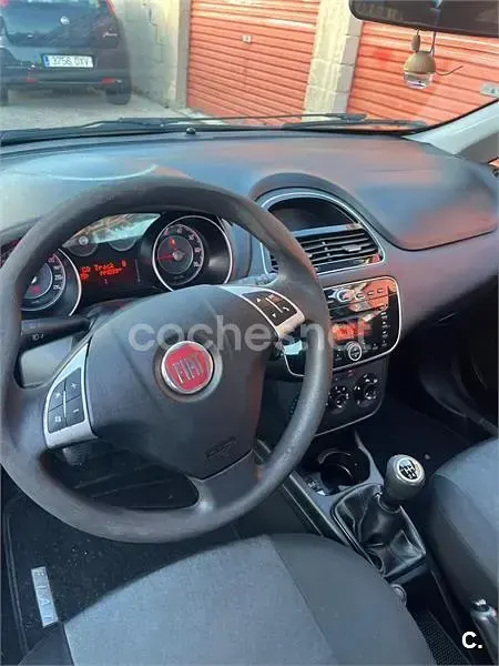 Usado Fiat Punto Pop 75 CV (55 kW) 2013 Negro Utilitario