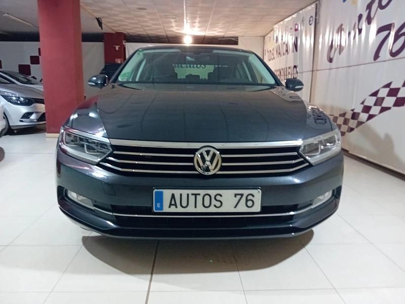 Usado VW Passat Advance 150 CV (110 kW) 2019 Gris Berlina