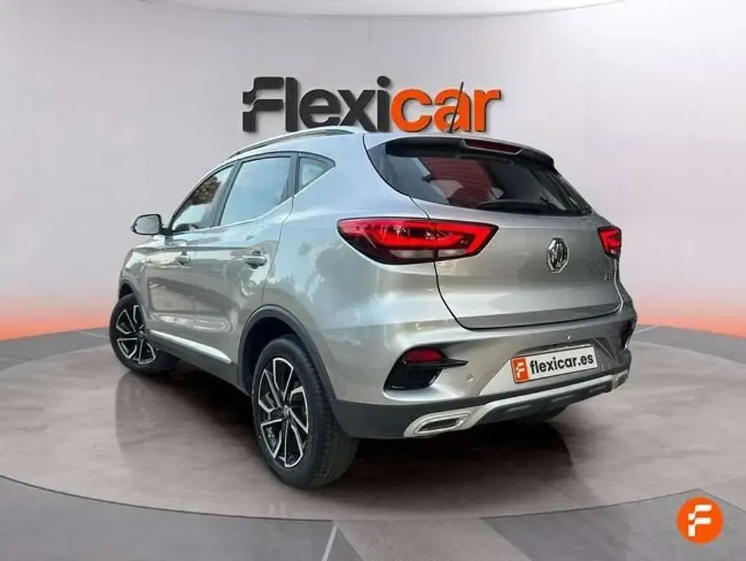 Usado MG ZS Luxury 111 CV (81 kW) 2023 Gris SUV