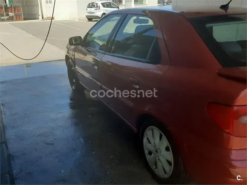 Usado Citroën Xsara 90 CV (66 kW) 2002 Granate Familiar