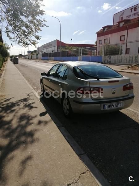 Verde Usado 2001 Renault Laguna II Dynamique Berlina | 1250 € (Buen precio) - Imagen 1/4