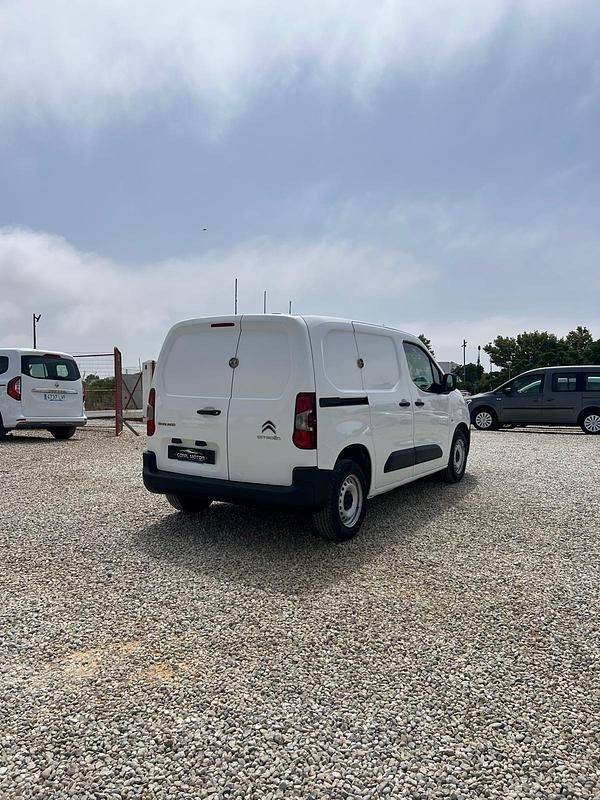 Usado Citroën Berlingo Live 76 CV (55 kW) 2019 Blanco Monovolumen