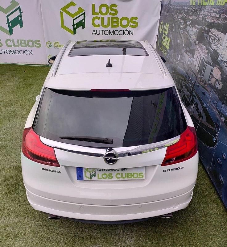 Usado Opel Insignia Sportive 195 CV (143 kW) 2013 Blanco Familiar