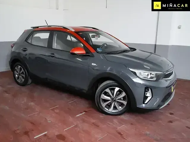Usado Kia Stonic 100 CV (73 kW) 2021 Gris SUV