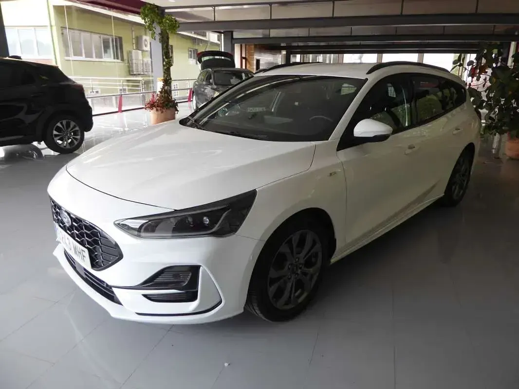 Używany Ford Focus ST-Line 155 KM (114 kW) 2023 Biały Kombi