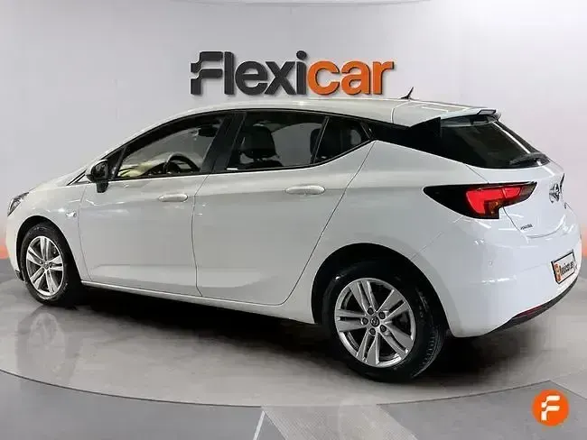 Usado Opel Astra Dynamic 110 CV (80 kW) 2019 Blanco