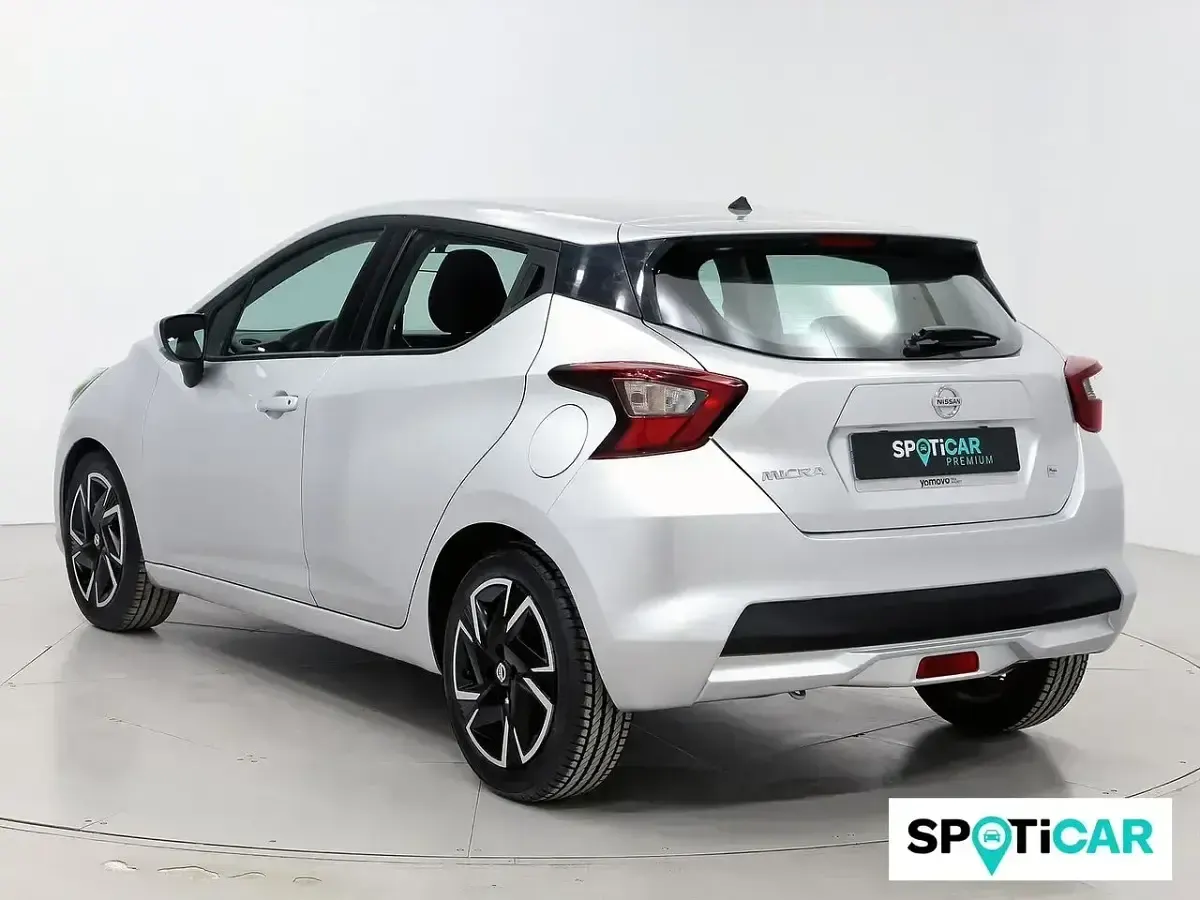 Usado Nissan Micra Acenta 92 CV (67 kW) 2022 Gris Utilitario