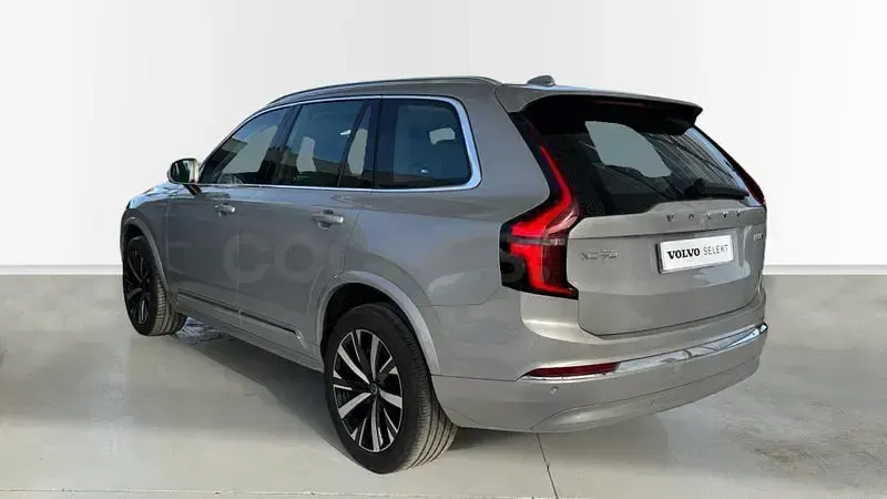 Usado Volvo XC90 Core 250 CV (183 kW) 2025 Gris / plata SUV