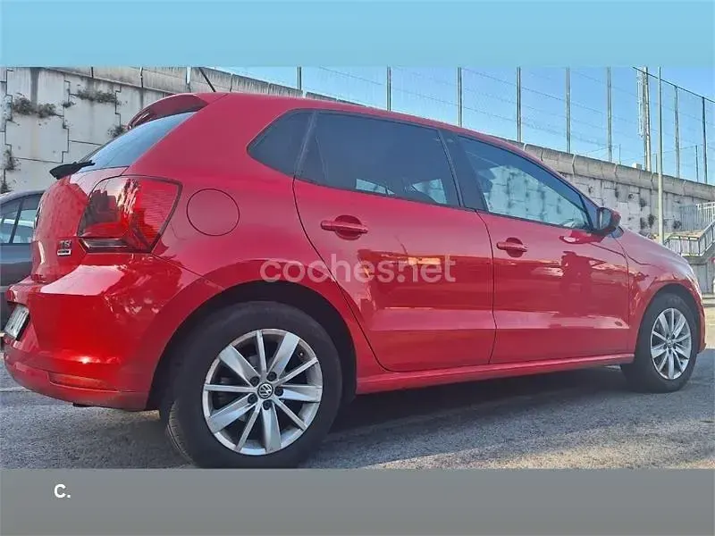 Usado VW Polo Sportline 90 CV (66 kW) 2016 Rojo Berlina