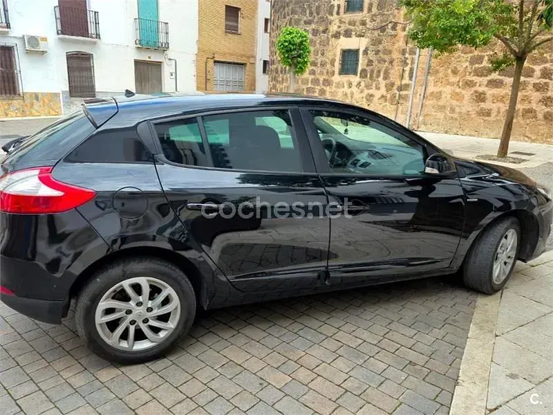 Usado Renault Mégane LIMITED 115 CV (84 kW) 2014 Negro Berlina