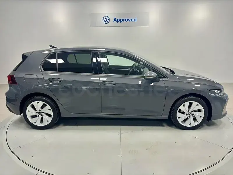 Nuevo VW Golf VIII 115 CV (84 kW) 2025 Gris / plata Berlina