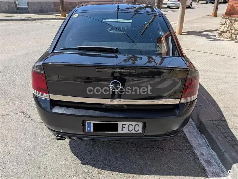 Usado Opel Vectra Elegance 150 CV (110 kW) 2006 Negro Berlina