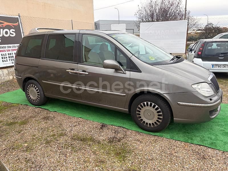 Usado Lancia Phedra 136 CV (100 kW) 2007 Beige Monovolumen