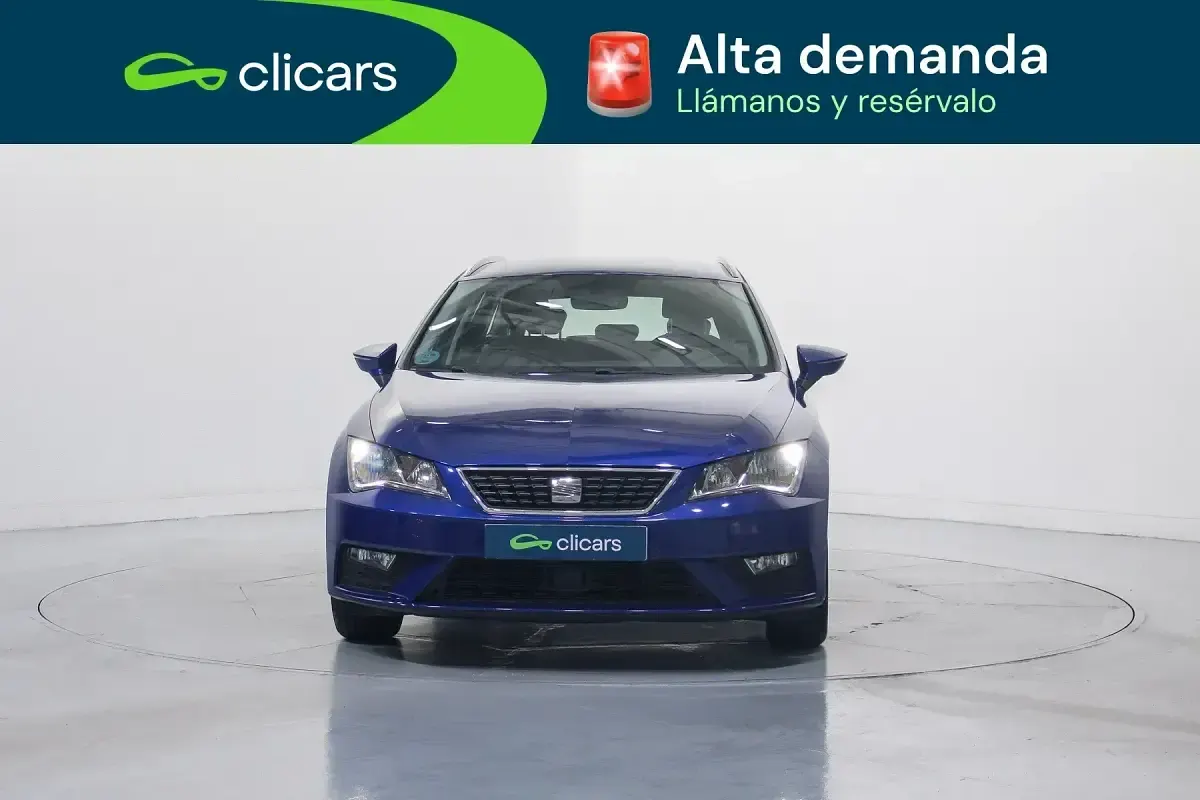 Usado Seat Leon Style 115 CV (84 kW) 2020 Azul Familiar