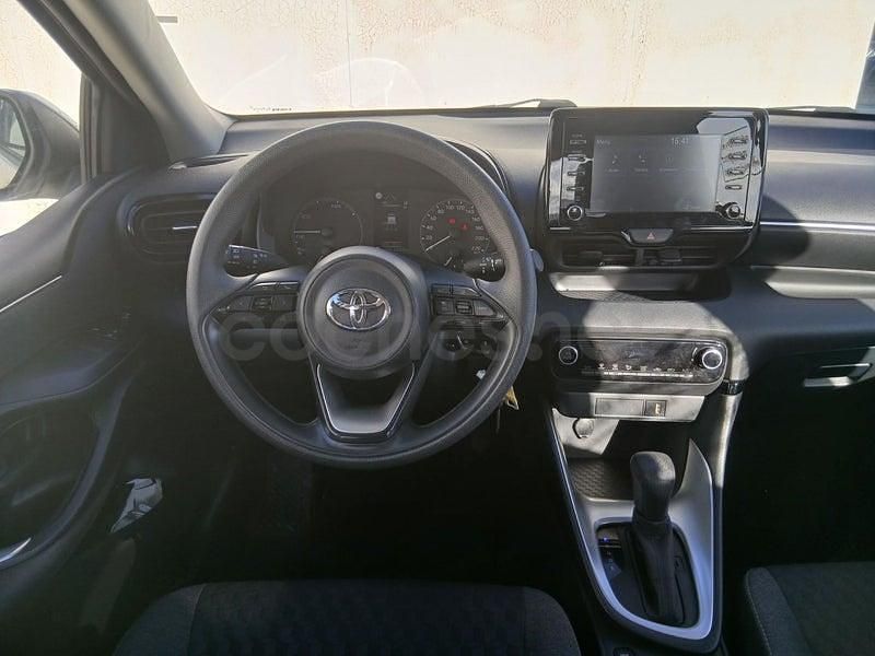 Usado Toyota Yaris Hybrid Business Edition 116 CV (85 kW) 2020 Blanco Berlina