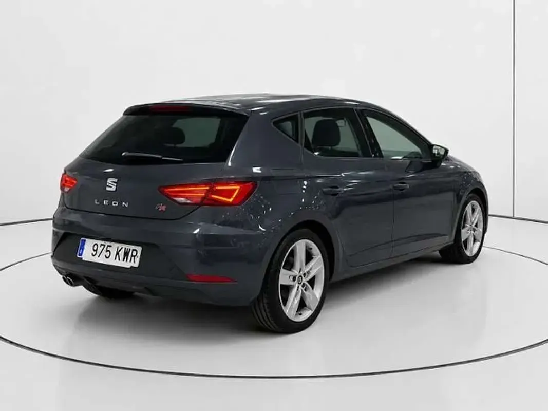 Usado Seat Leon FR 150 CV (110 kW) 2019 Gris Utilitario