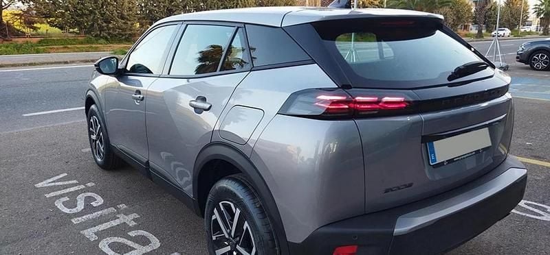 Usado Peugeot 2008 Active 102 CV (75 kW) 2024 Gris artense SUV