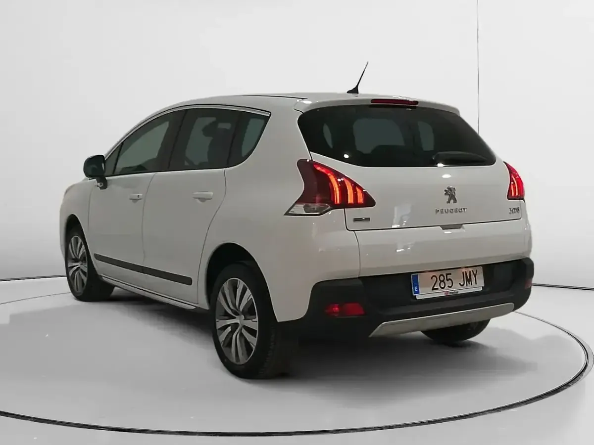 Usado Peugeot 3008 Style 131 CV (96 kW) 2016 Blanco Berlina