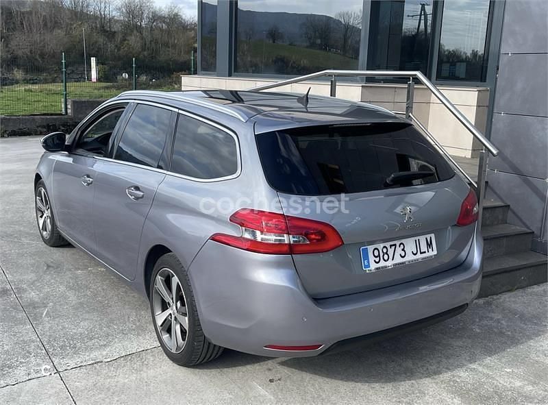 Usado Peugeot 308 SW Allure 150 CV (110 kW) 2016 Gris / plata Familiar