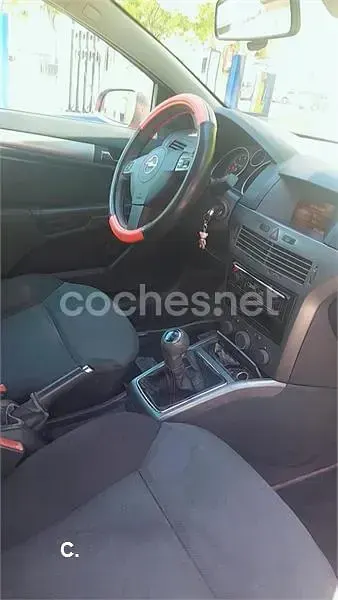 Usado Opel Astra GTC Sport 105 CV (77 kW) 2006 Rojo Berlina