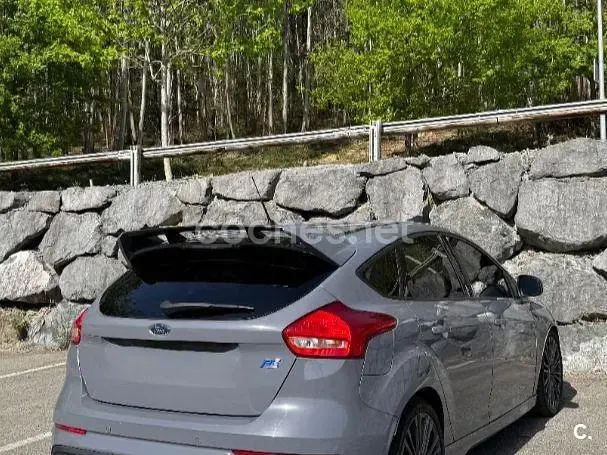 Usado Ford Focus RS 350 CV (257 kW) 2016 Gris / plata Berlina