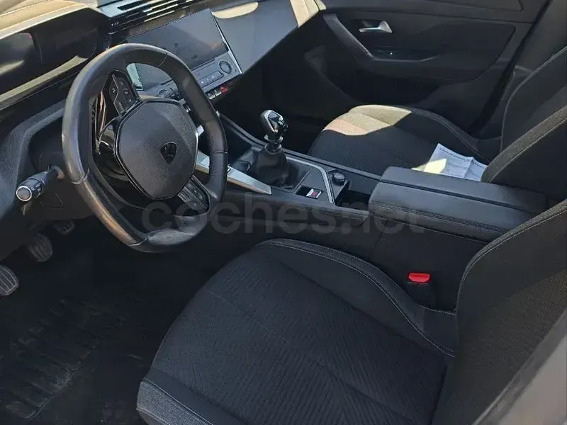 Usado Peugeot 308 130 CV (95 kW) 2022 Blanco Familiar
