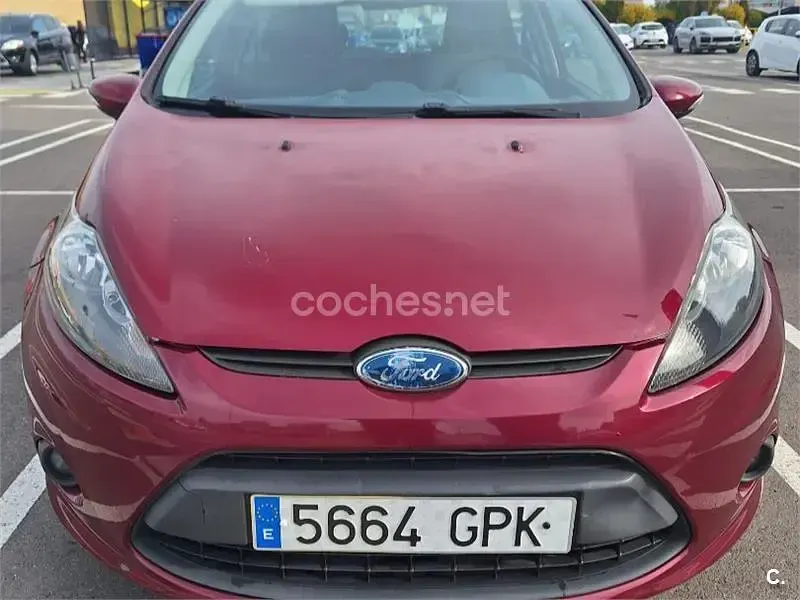 Begagnad Ford Fiesta Trend 82 HK (60 kW) 2009 Röd Sedan