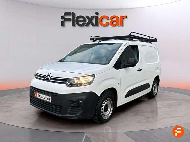 Usado Citroën Berlingo Feel 102 CV (75 kW) 2021 Blanco Monovolumen