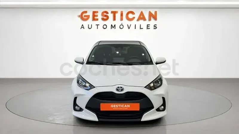 Usado Toyota Yaris Hybrid Active 116 CV (85 kW) 2022 Blanco Berlina