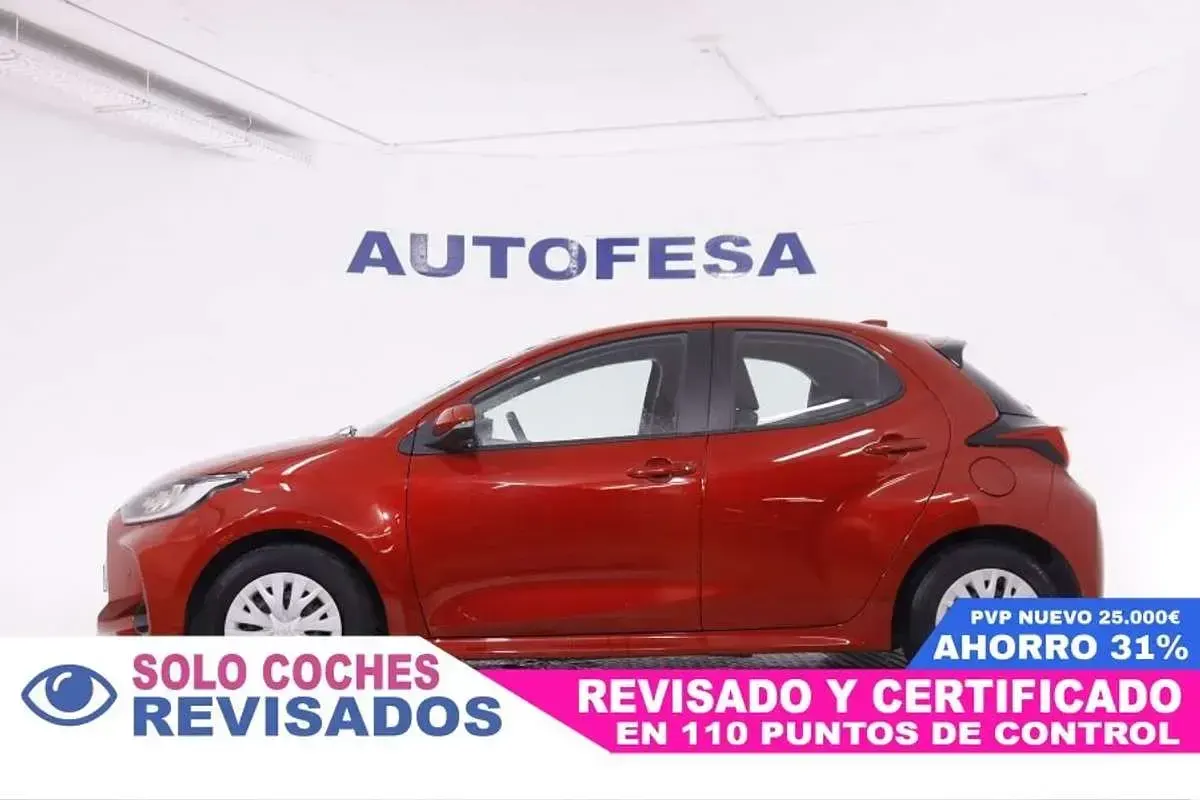 Begagnad Toyota Yaris Hybrid Active 116 HK (85 kW) 2023 Röd Sedan