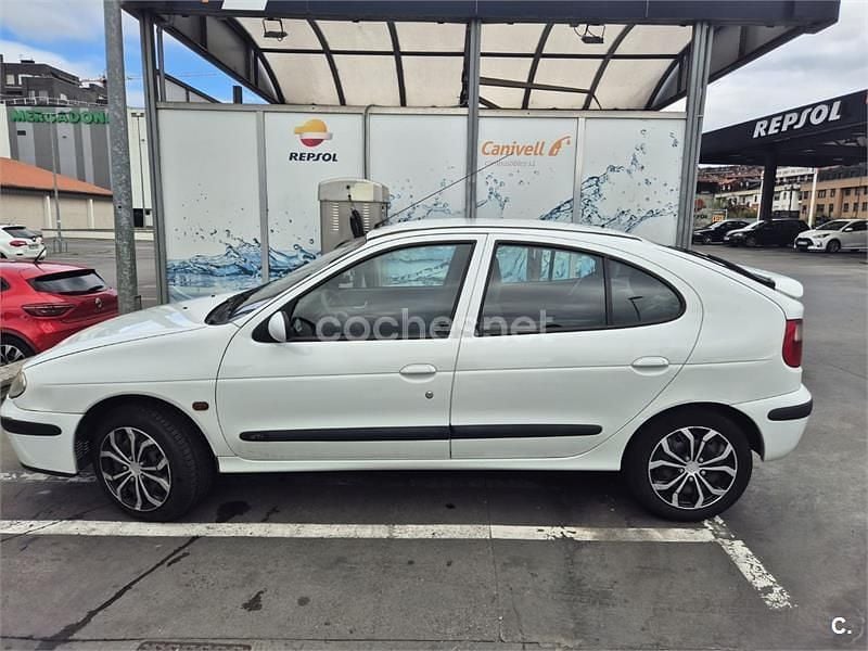 Blanco Usado 2002 Renault Mégane II Authentique Berlina | 2300 € (Precio justo) - Imagen 1/4