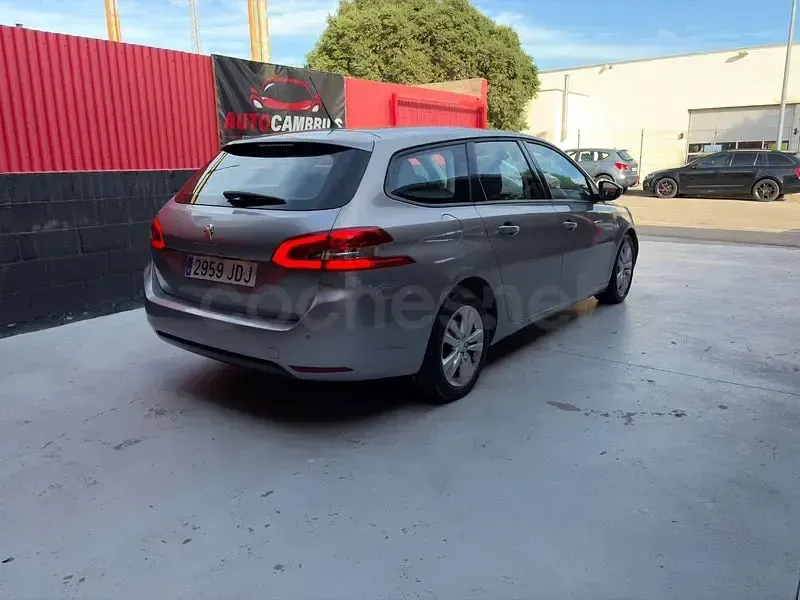 Usado Peugeot 308 SW Access 92 CV (67 kW) 2015 Gris / plata Familiar