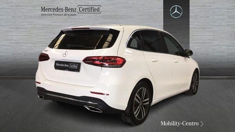 Usado Mercedes B180 Progressive 136 CV (100 kW) 2022 Blanco polar  pintura unicolor Monovolumen