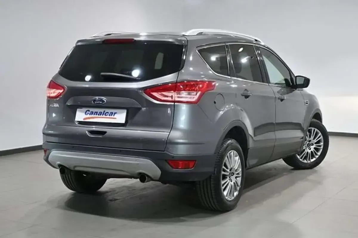 Usado Ford Kuga Titanium 140 CV (102 kW) 2013 Gris SUV