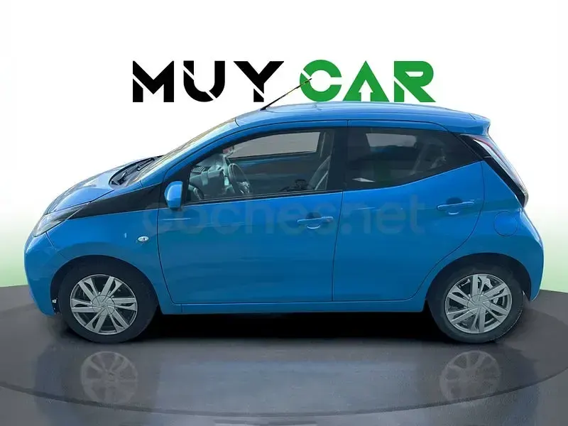 Usado Toyota Aygo X-play 69 CV (50 kW) 2018 Azul Utilitario