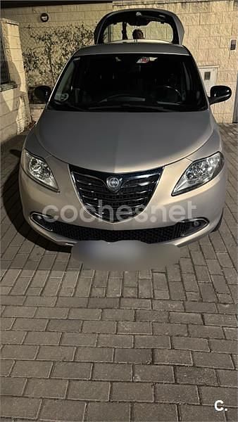 Beige Usado 2012 Lancia Ypsilon Gold Utilitario | 4900 € (Un poco caro) - Imagen 1/3