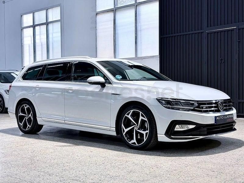 Usado VW Passat R-line 200 CV (147 kW) 2022 Blanco Familiar