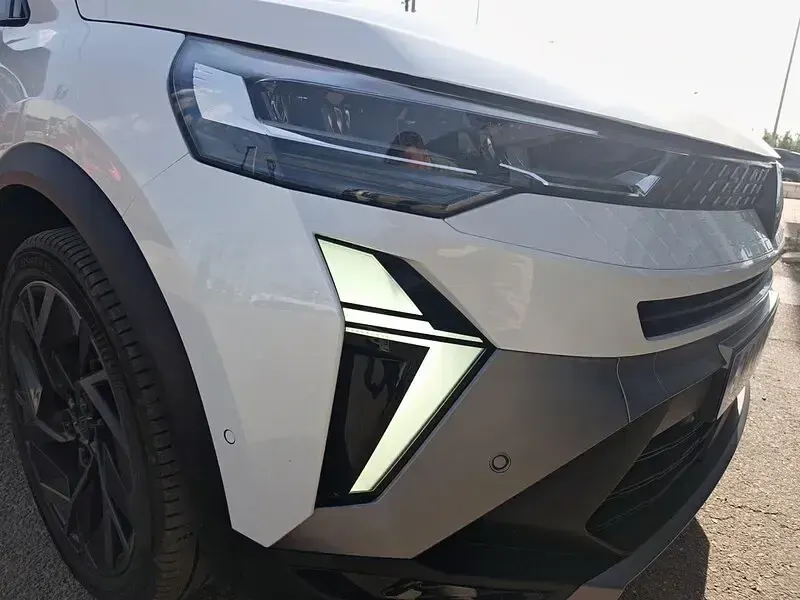 Usado Renault Captur Esprit Alpine 109 CV (80 kW) 2025 Blanco SUV