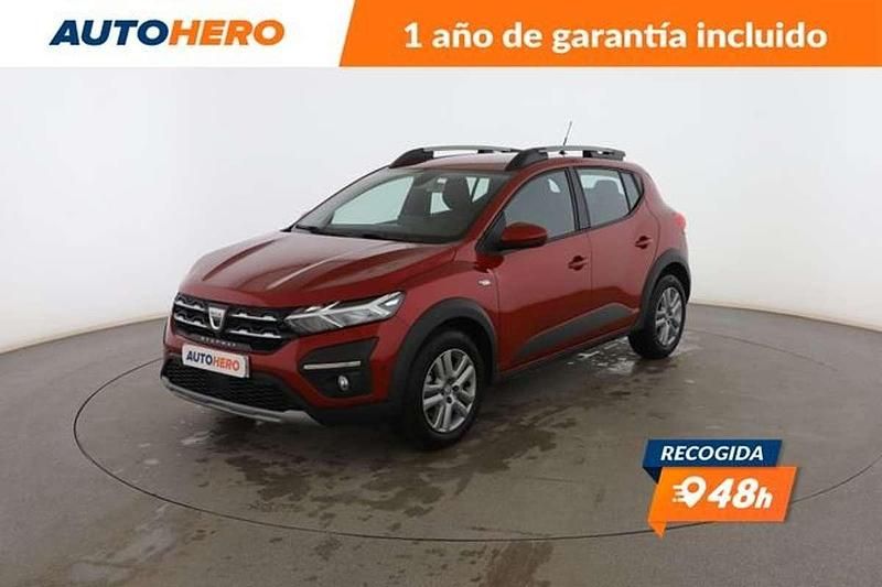 Usado Dacia Sandero Comfort 91 CV (66 kW) 2022 Rojo Utilitario
