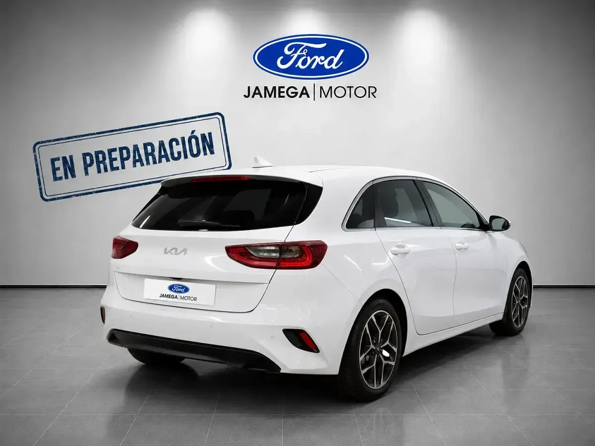Usado Kia Ceed 120 CV (88 kW) 2022 Blanco Utilitario