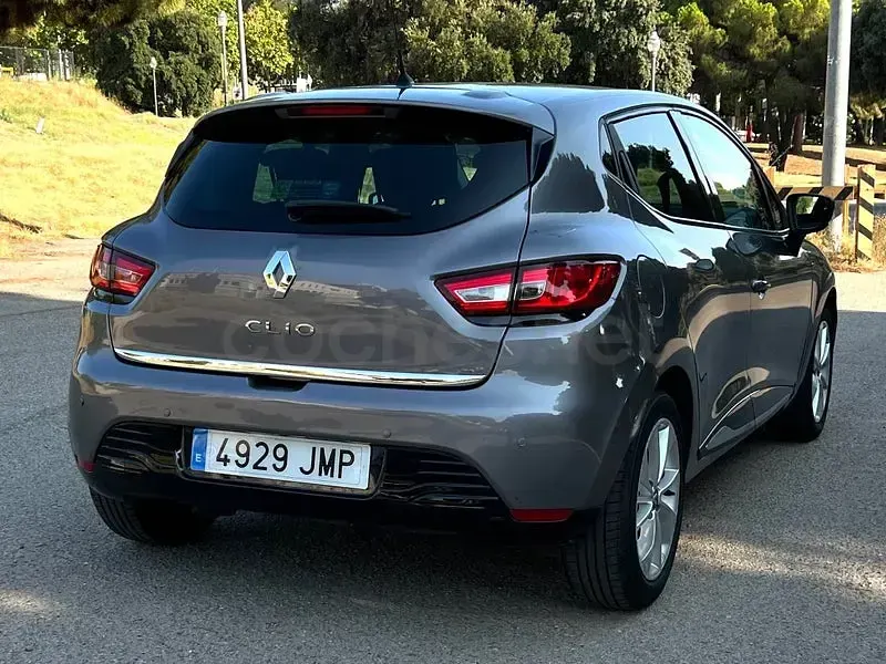 Usado Renault Clio IV LIMITED 75 CV (55 kW) 2016 Gris / plata Berlina