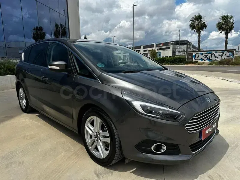 Używany Ford S-MAX Titanium 180 KM (132 kW) 2016 Szary Minivan