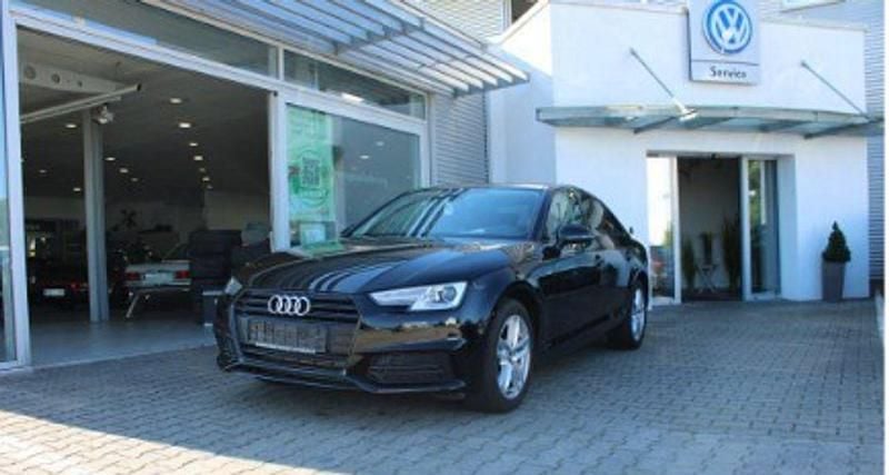 Usado Audi A4 150 CV (110 kW) 2019 Negro metalizado Berlina