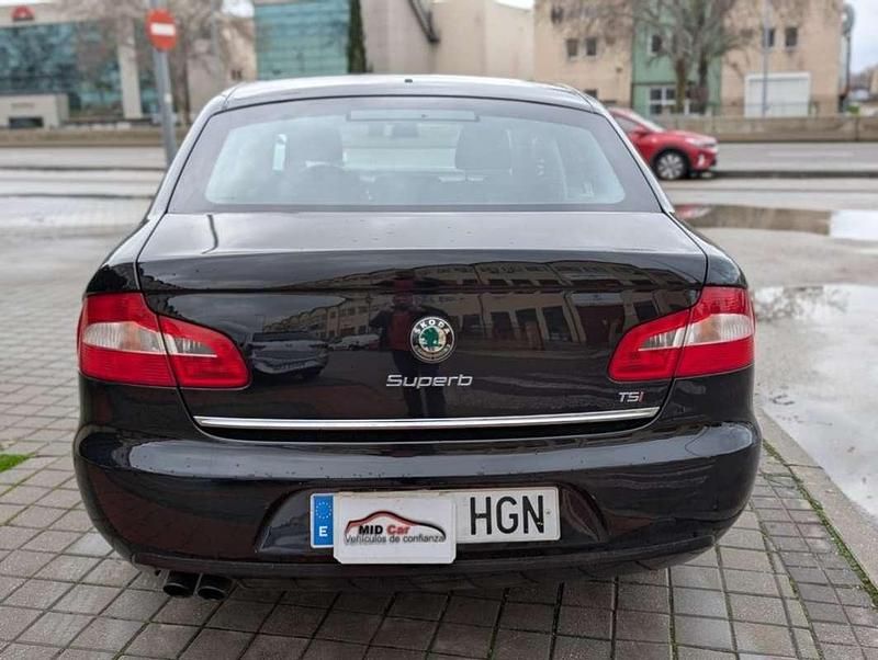 Usado Skoda Superb Elegance 160 CV (117 kW) 2011 Negro Berlina