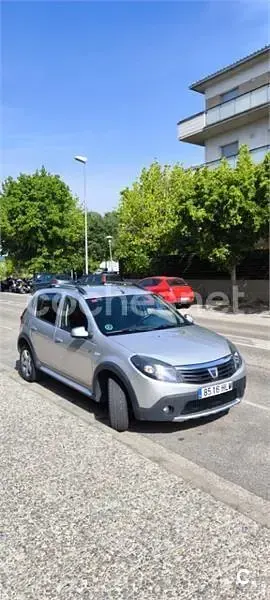 Usado Dacia Sandero Stepway 85 CV (62 kW) 2012 Gris / plata Berlina