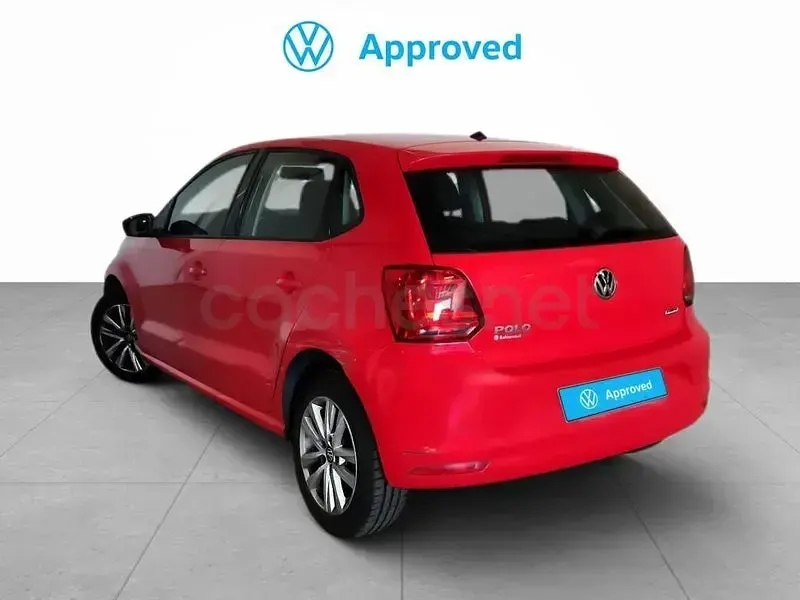 Usado VW Polo 75 CV (55 kW) 2015 Rojo Berlina