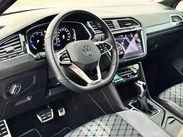 Usado VW Tiguan R-line 150 HP (110 kW) 2022 Prateado SUV