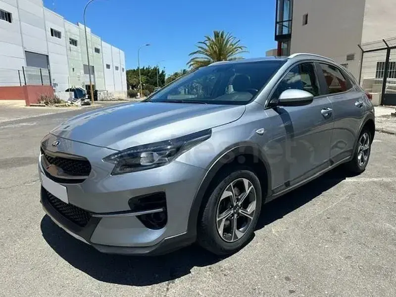 Usado Kia XCeed 136 CV (100 kW) 2021 Gris / plata SUV