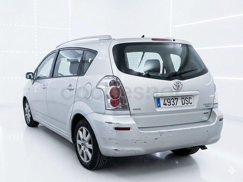 Usado Toyota Corolla Verso Luna 136 CV (100 kW) 2006 Gris / plata Monovolumen